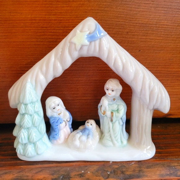 Autom porcelain glazed pastel Navity ornament decor - Picture 1 of 10